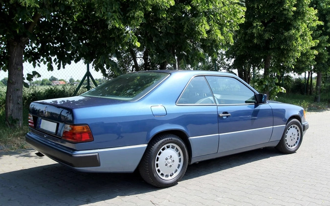 Mercedes-Benz W124 (1984-1993) cena 45000 przebieg: 126000, rok produkcji 1990 z Suchedniów małe 466